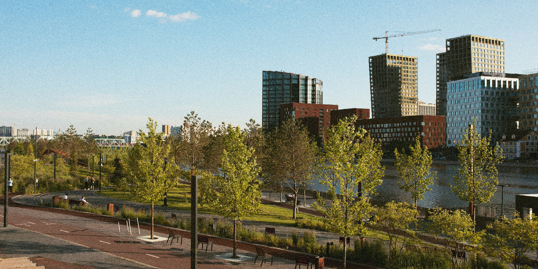 7 городов в России, где живут спокойнее, чем в Москве. Но не всё так просто