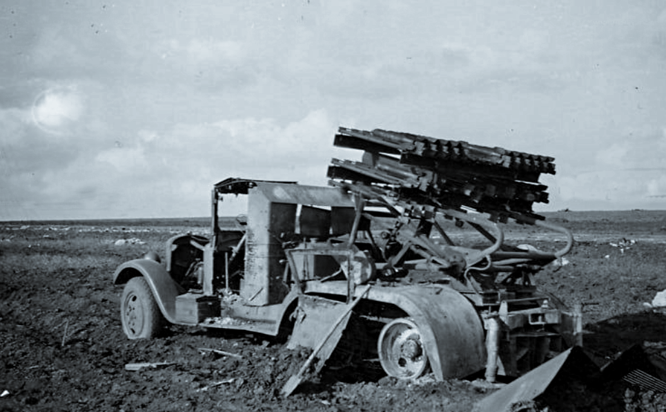 Подбитая советская "Катюша" БМ-8-36.