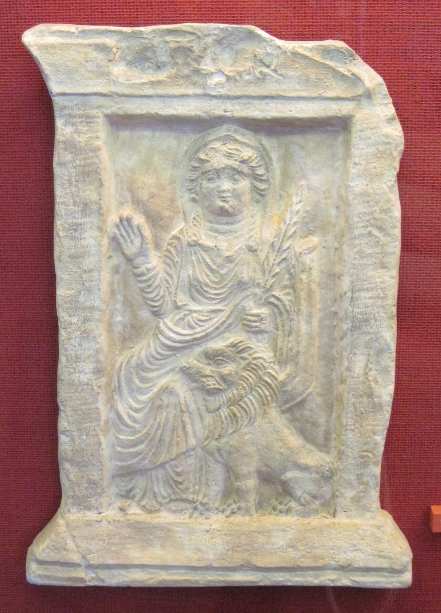 Аллат с пальмовой ветвью и львом. Сирия. Источник Википедия.