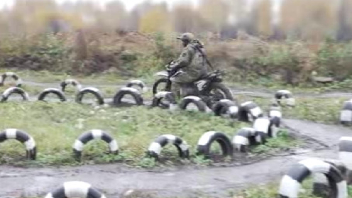    Российские бойцы уничтожают врага с помощью мототехники