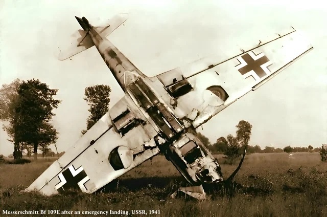 Мессершмитт Bf 109E после аварийной посадки, СССР, 1941 г.