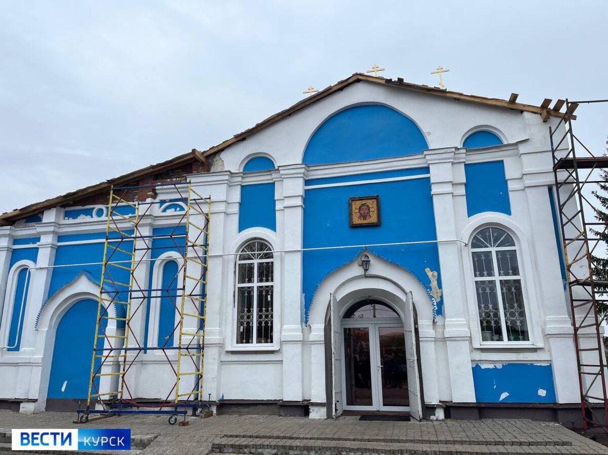    Александр Хинштейн помолился в Введенском храме поселка Тим Курской области