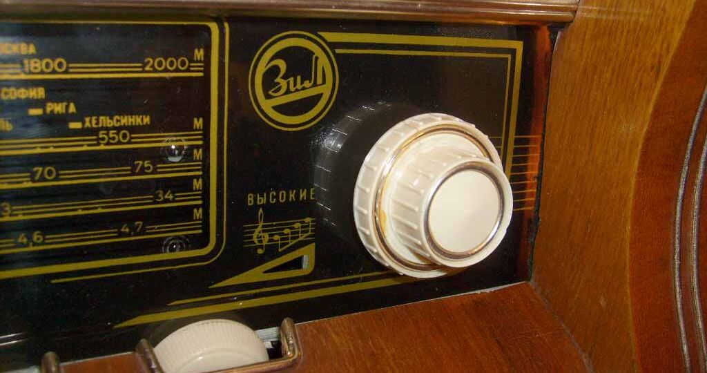 Зачем ЗИЛ и ГАЗ выпускали радиолы, а Toyota (наверно в отместку) магнитолы