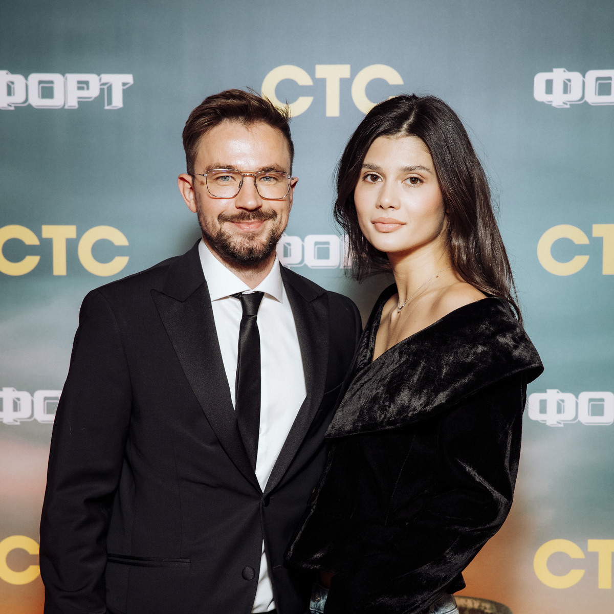 Александр Петров с женой. Фото: телеканал СТС