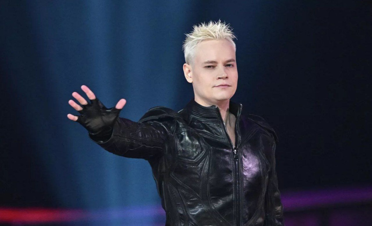 Неважно, сколько Ярослав поет, и пишет хороших песен, всегда найдутся те, кто будет измерять его талант своей корыстью. Из интернета 