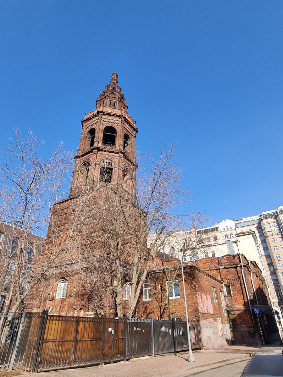 Колокольня храма Николая Чудотворца в Новой Слободе. Фото автора статьи.