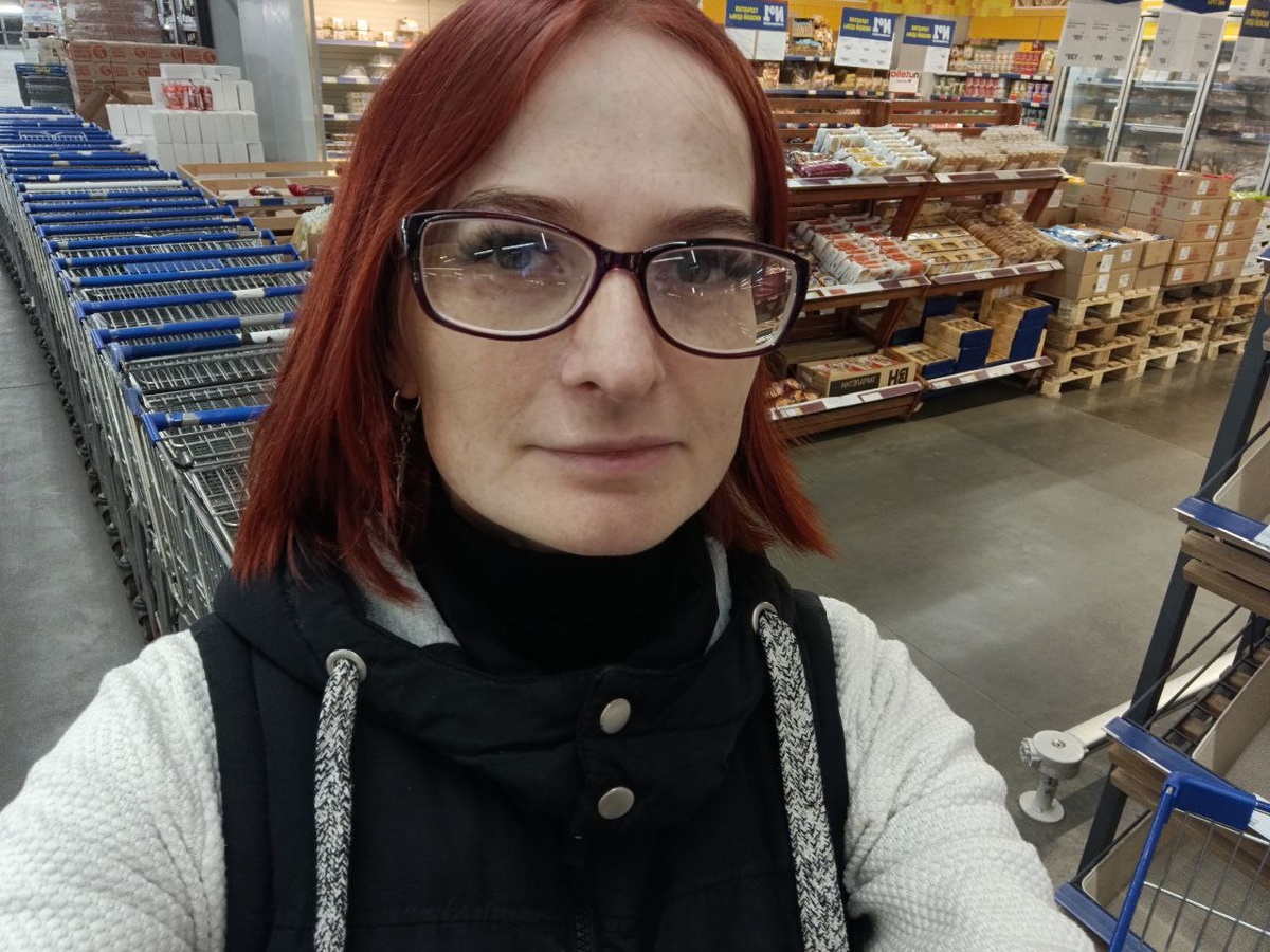 Елена Антюхова на подработке в "Метро"