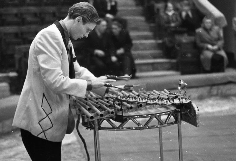 Музыкальные эксцентрики Морозовские, 1950 - 1952 гг., фото Семен Мишин-Моргенштерн, 
https://russiainphoto.ru/
