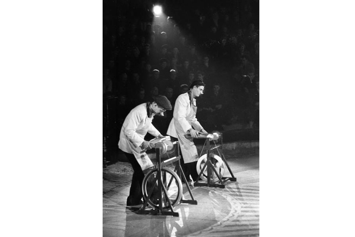 Музыкальные эксцентрики Морозовские, 1950 - 1952 гг., фото Семен Мишин-Моргенштерн, 
https://russiainphoto.ru/