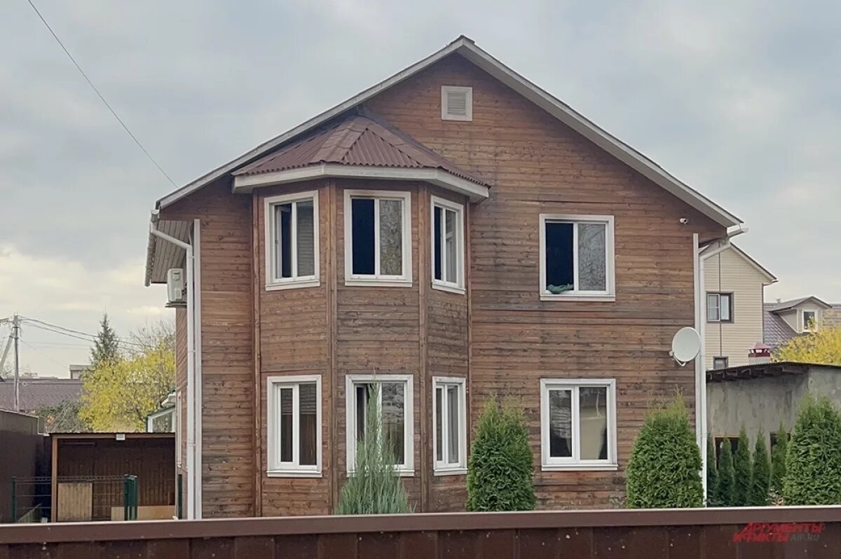    Дом с пентаграммами в Балашихе.