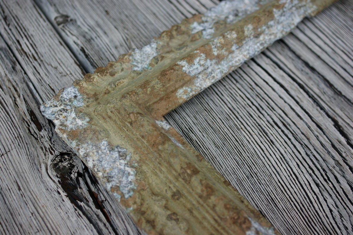 Я тоже отметины лопатой оставила, когда вытаскивала. Откуда же знать, что в земле такая красота. 