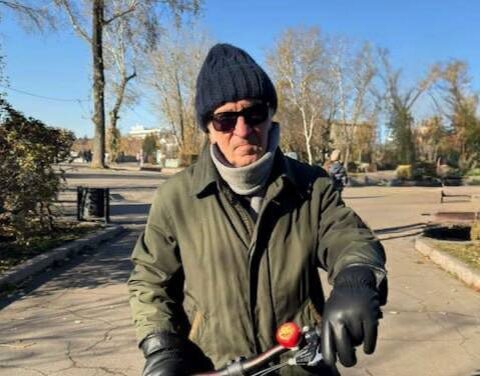 Мужчина сбивший корги