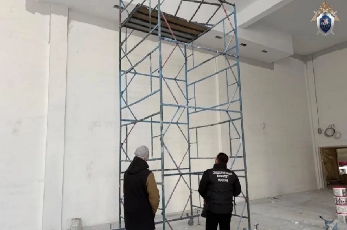    Рабочий упал с пятиметровой высоты при ремонте школы в Елизове