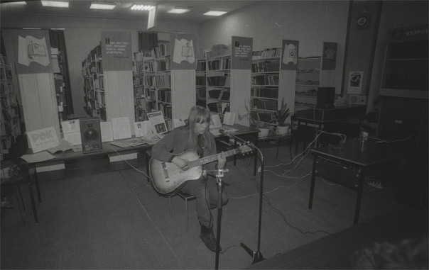 Фото: Спартак Черныш. Янка в Иркутске. Концерт в библиотеке им. В.И. Ленина, март 1989г.