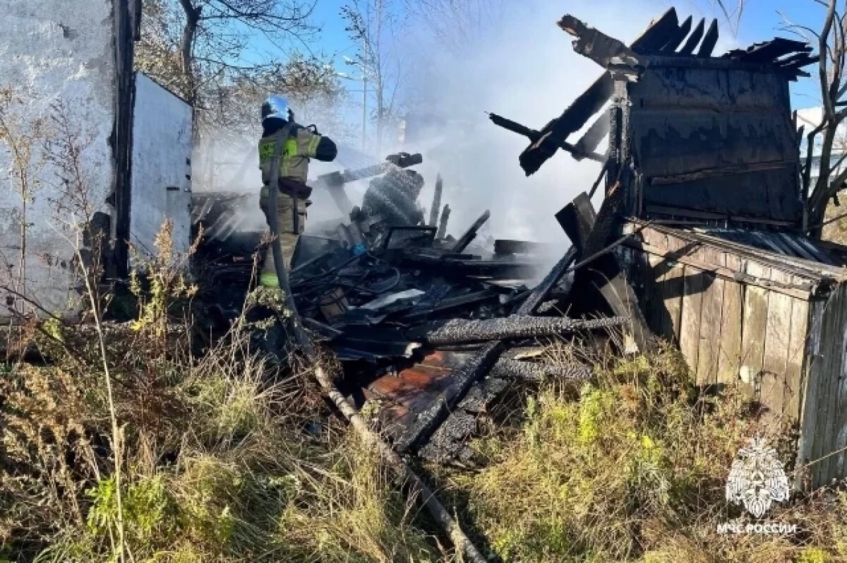    Пожар вспыхнул в районе проспекта Красоты во Владивостоке сегодня утром