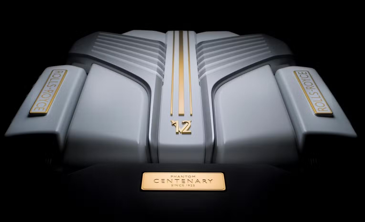 Двигвтель Rolls-Royce Phantom Centenary