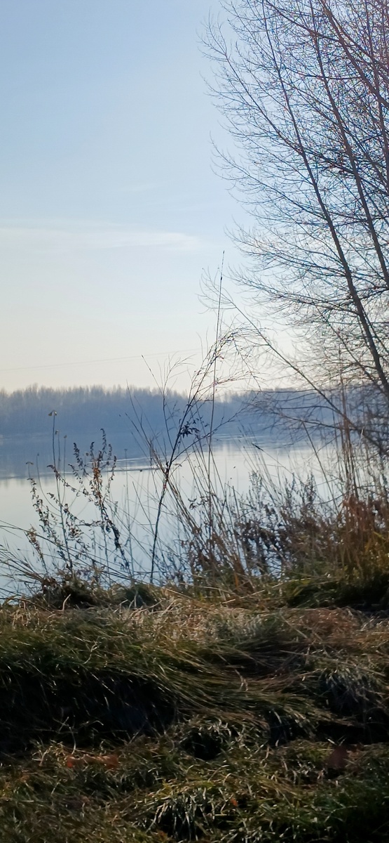 Дымка над рекой, в живую более заметна, чем на фото 