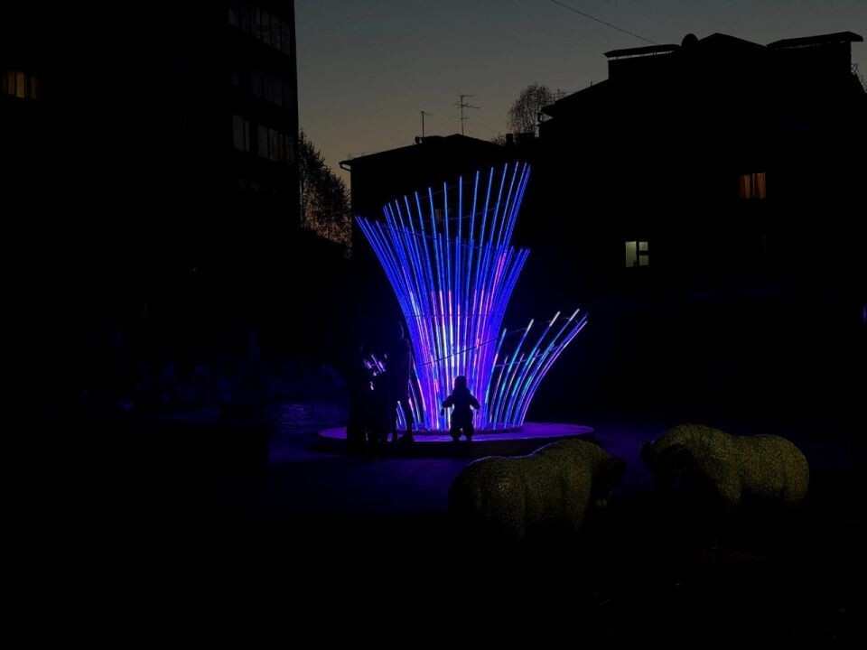   Световая инсталляция в Сквере камней в Горно-Алтайске. Источник: Telegram-канал администрации Горно-Алтайска