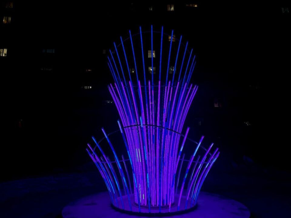    Световая инсталляция в Сквере камней в Горно-Алтайске. Источник: Telegram-канал администрации Горно-Алтайска