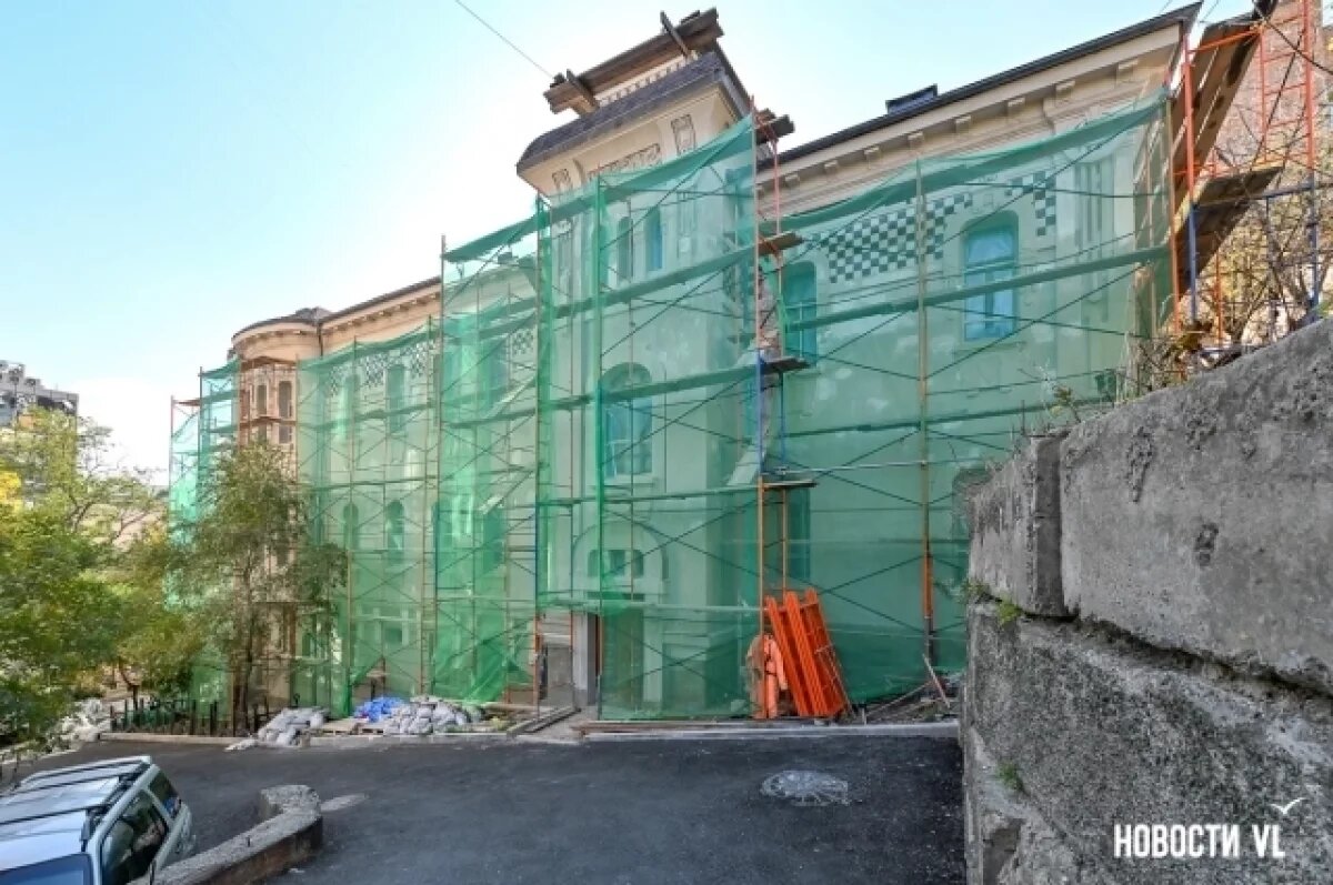    Покраска старинного дома Бринера начнётся вовремя: FESCO оплатило краску