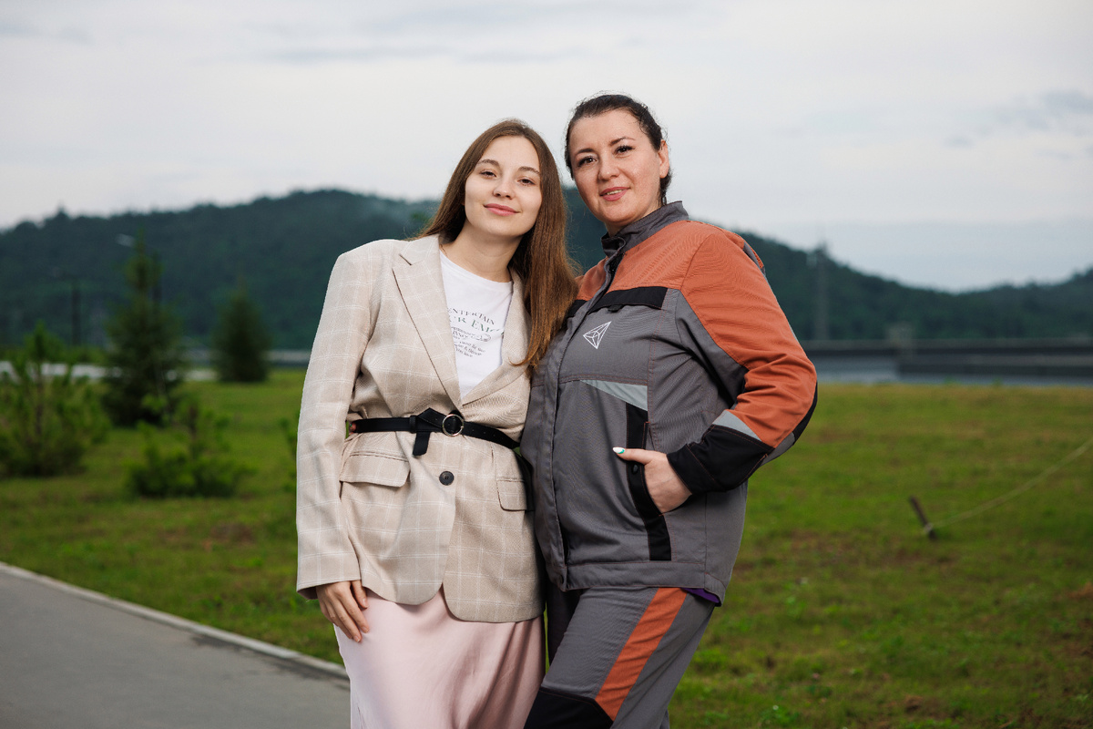 Маргарита Жельская (справа) и Валерия Волощук (слева)