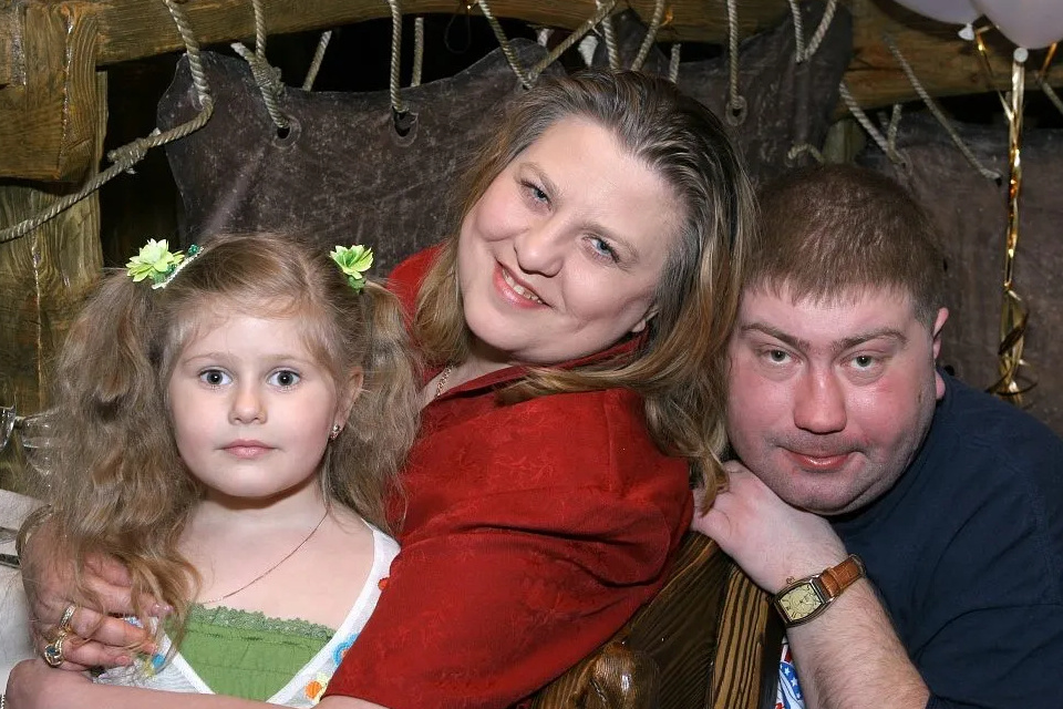 Катя Огонек с мужем Леваном и дочкой Лерой