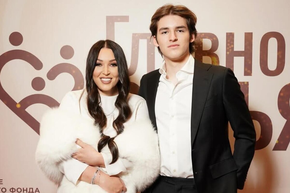    Ирина Дубцова с сыном Артемом Социальные сети