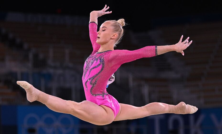    Гимнастки Мельникова, Рощина и Калмыкова прошли в финалы ЧМ в Джакарте. Фото: Reuters