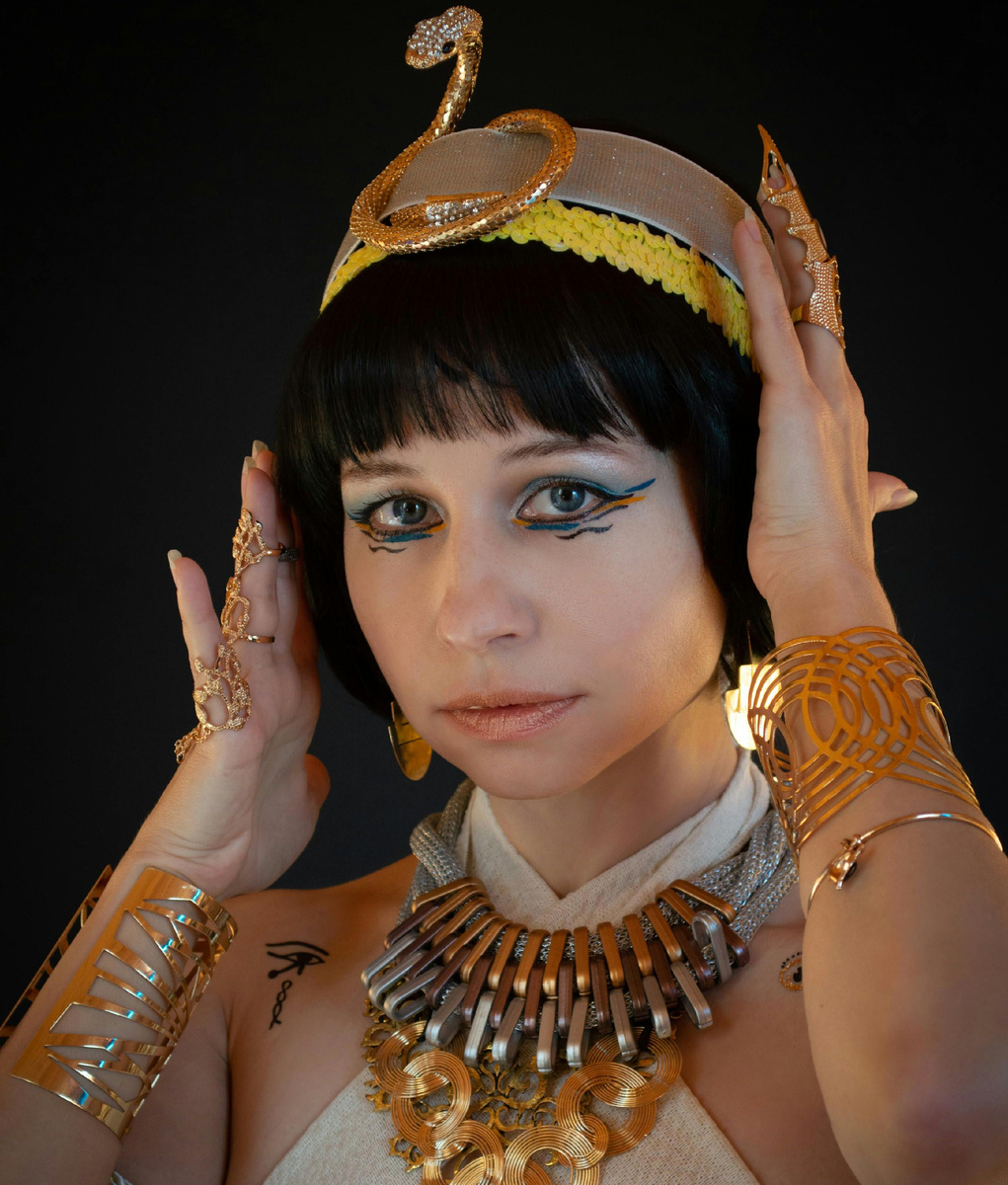 Клеопатра в нелёгких думах о том, где достать лёд в Африке...