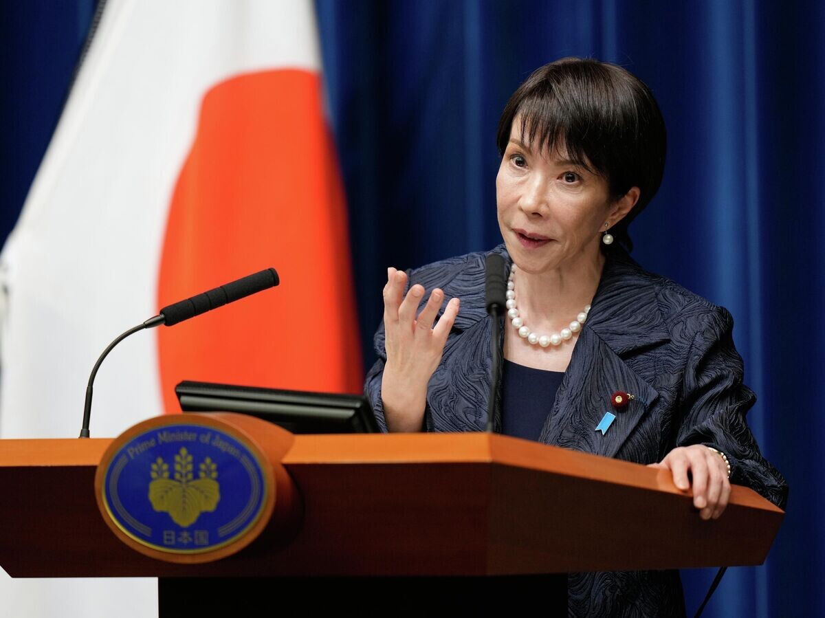    Премьер-министр Японии Санаэ Такаити© AP Photo / Eugene Hoshiko