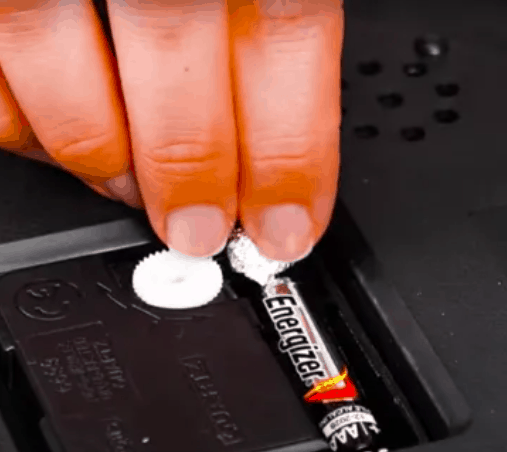 ЛАЙФХАК! Как исправить несоответствие размера батарейки?