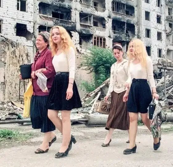 6 редких фото 90-х, где девчонки были смелее, чем сама эпоха