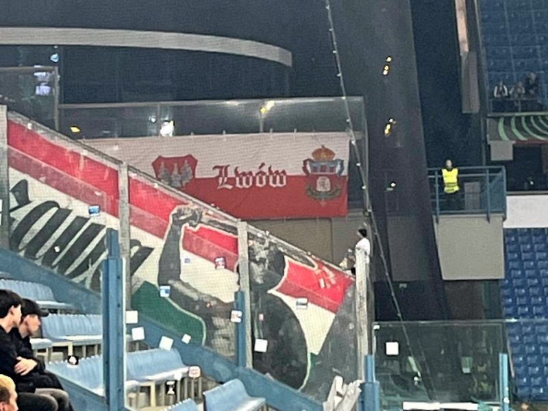    «Мы помним Волынь»: фанаты варшавской «Легии» бойкотировали матч с «Шахтёром»