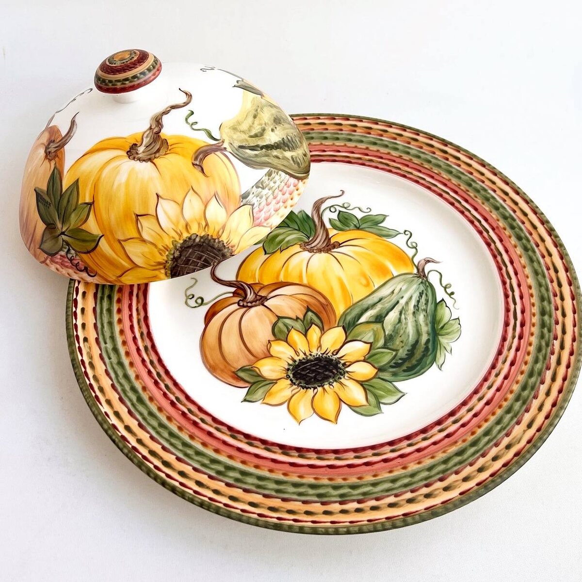 Блинница, баранчик, клош. Фарфор, диаметр блюда - 30 см, колпака - 20 см. 