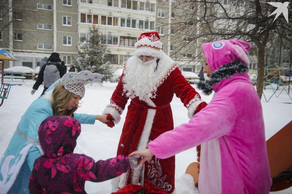    Чем ближе к Новому году, тем выше будет стоимость за работу сказочных героев Алексей БУЛАТОВ