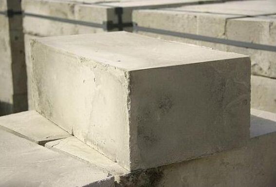 Стандартный пеноблок (не путать с газоблоком!)