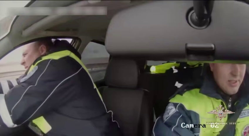     Красноярские инспекторы задержали подростков на угнанном автомобиле