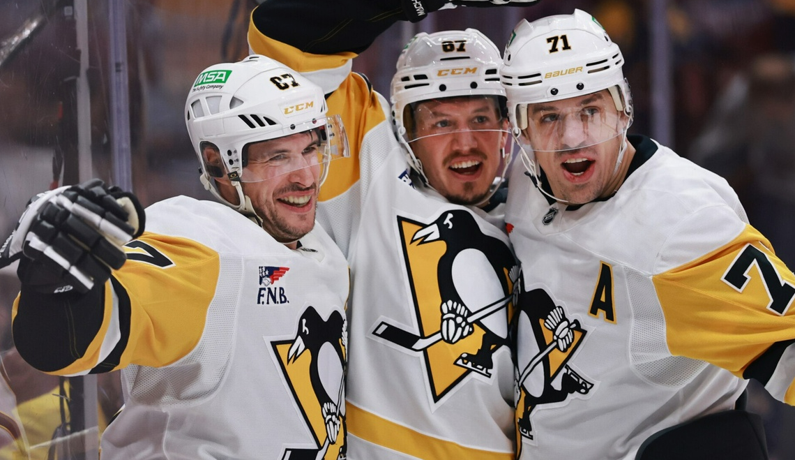 Евгений Малкин (справа) и Сидни Кросби (слева) снова зажигают за "Питтсбург". Фото: соцсети
