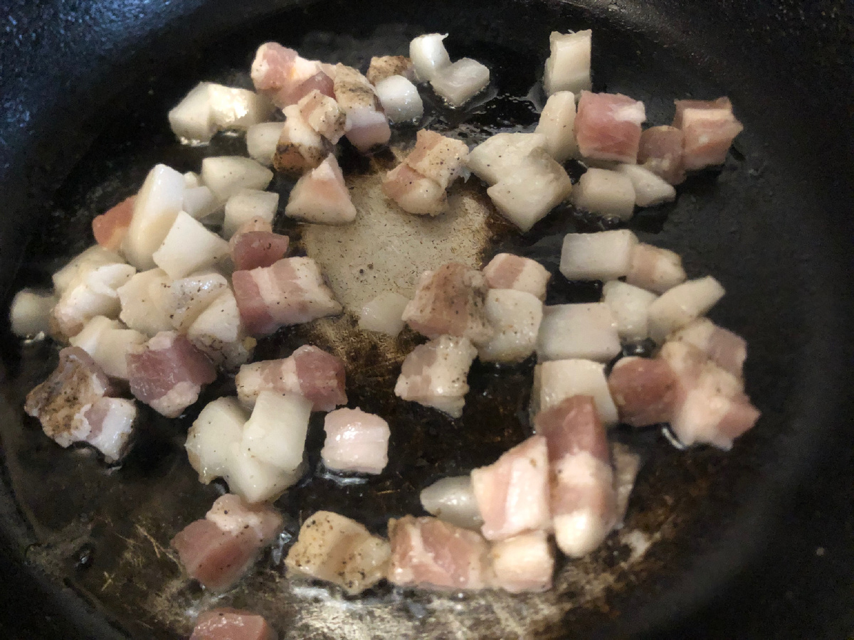 Сначала сало.