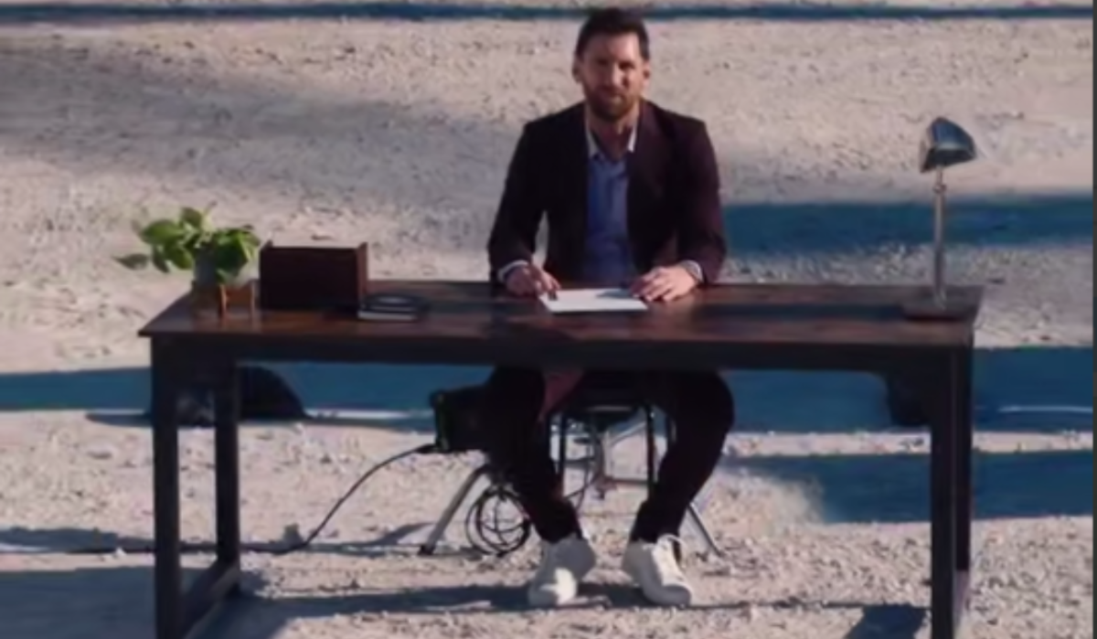     Лионель Месси подписывает новый контракт. Источник: t.me/sportrian Автор фото: Скриншот видео