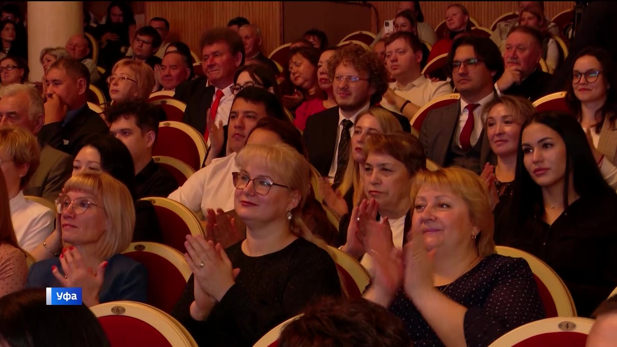    Глава Башкортостана поздравил ветеранов и сотрудников «Башавтотранса» с Днем автотранспорта