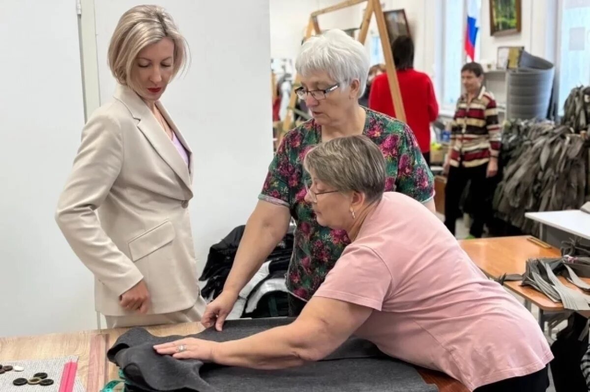    Людмила Ильиных и швеи Галина и Наталья.