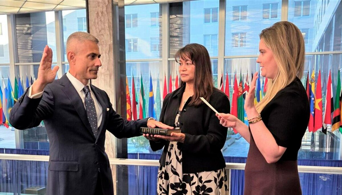 Пол Капур приносит присягу. Фото с сайта therightnews.in