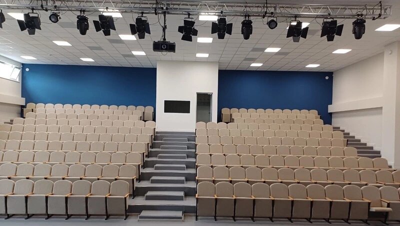 Источник: https://sakh.online/news/18/2025-08-26/v-yuzhno-sahalinske-otkroyut-krupneyshuyu-v-oblasti-shkolu-pri-podderzhke-veb-rf-486689