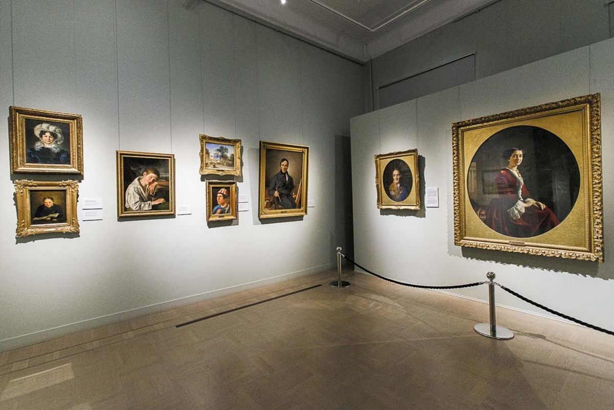 В залах представлены замечательные образцы русской живописи