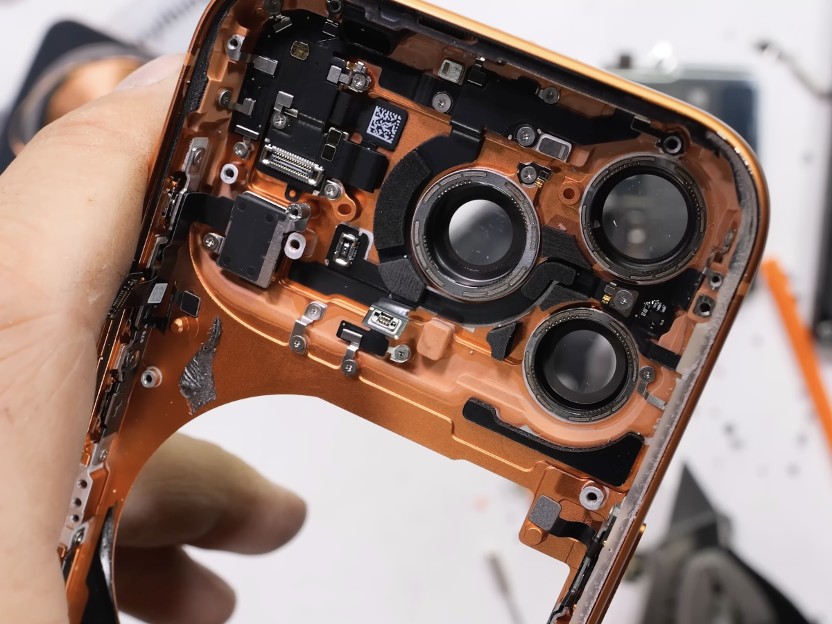    Разборка iPhone 17 Pro показала новую систему охлаждения и простую замену АКБ
