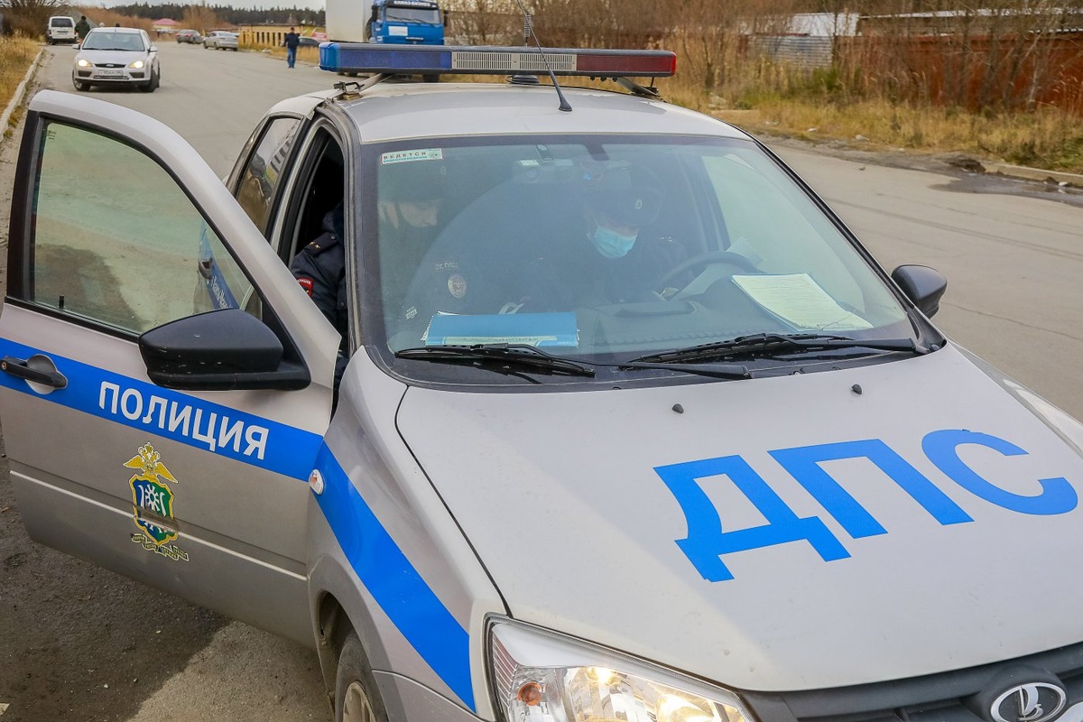    За сутки в ХМАО три автомобиля вылетели с дороги и перевернулись