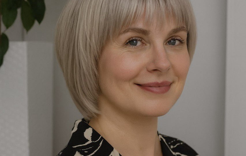 Я хотела подстричь кончики у Анны...