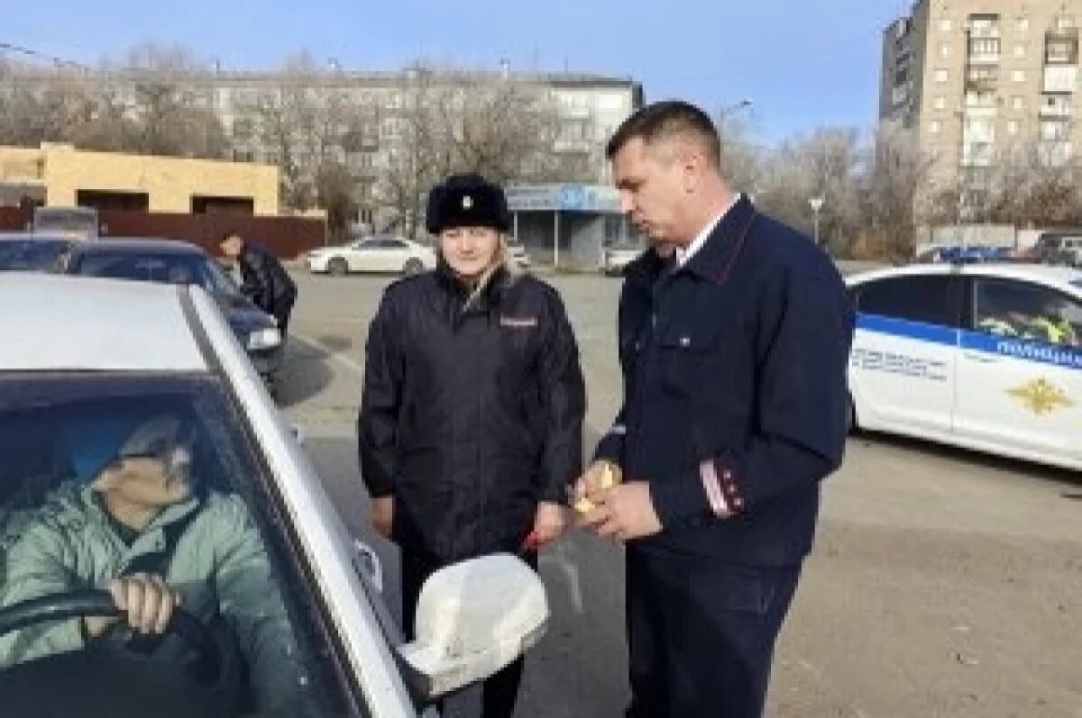    Необычная поздравительная акция прошла на омском переезде