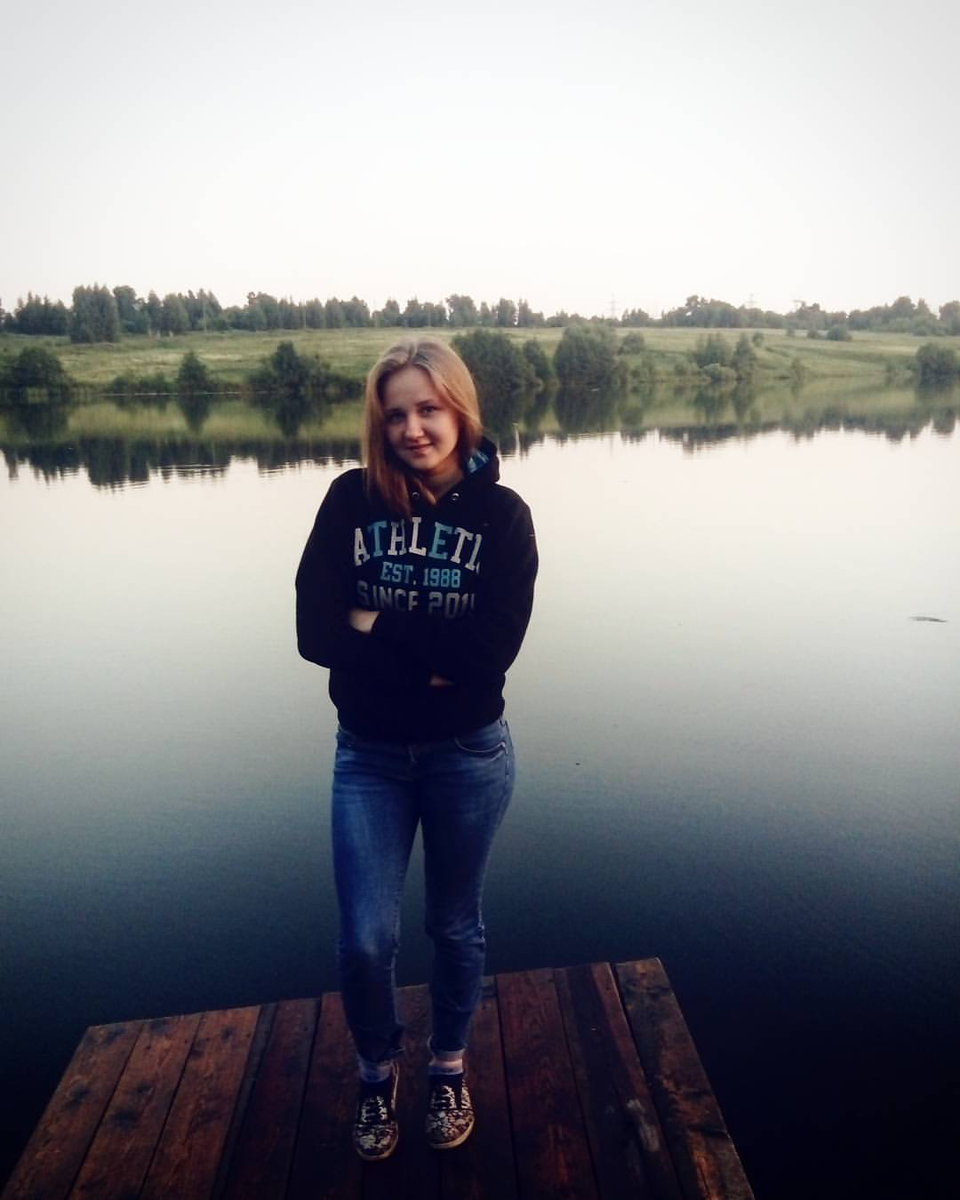 Щеки конечно тут хороши😂 Это наверное 2015 год